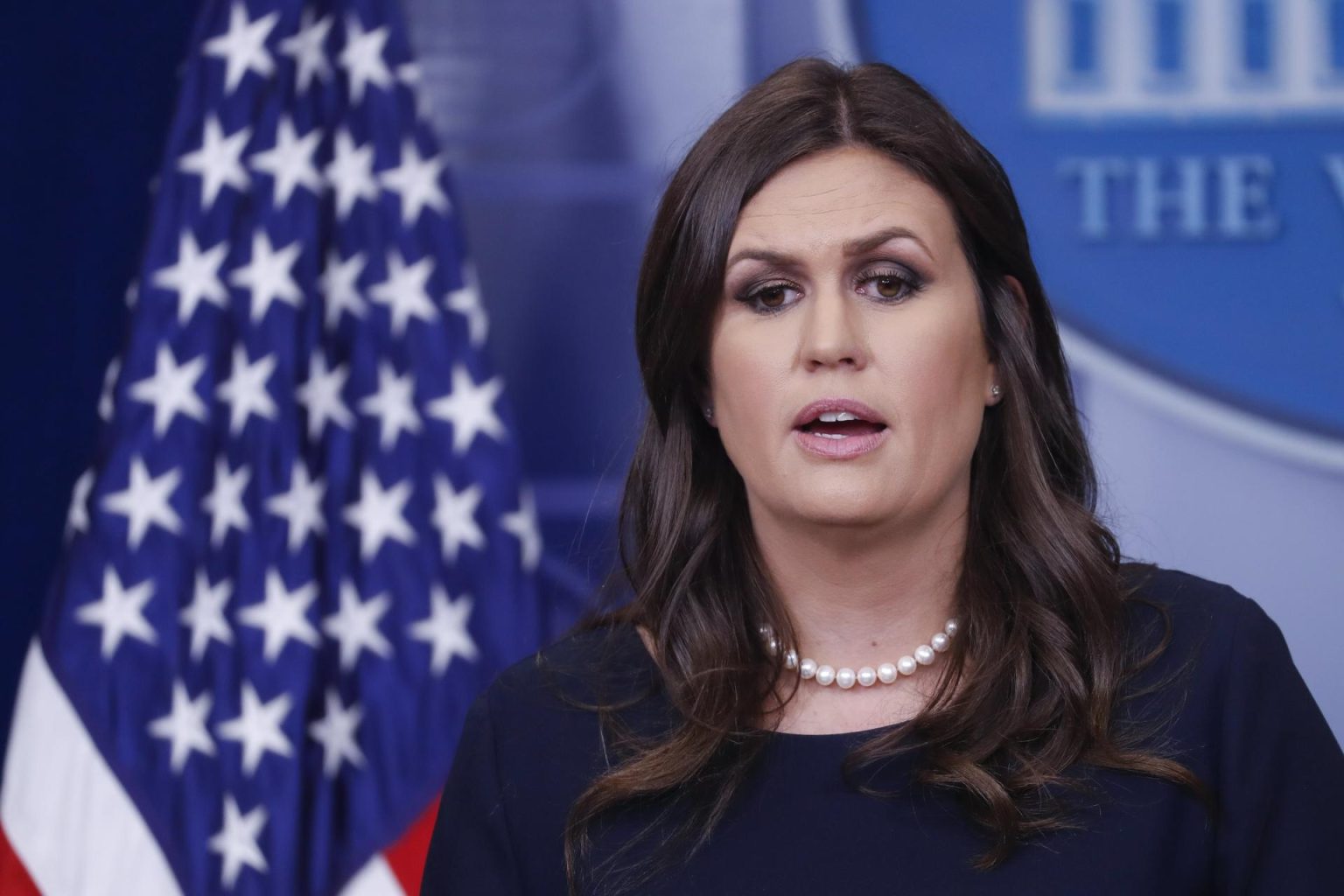 La gobernadora de Arkansas, la republicana Sarah Huckabee Sanders, promulgó una ley que prohíbe a la personas transgénero usar el baño en las escuelas públicas acorde a su identidad de género. Imagen de archivo. EFE/SHAWN THEW