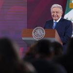 Fotografía cedida hoy por la Presidencia de México que muestra al mandatario Andrés Manuel López Obrador durante una rueda de prensa, en Palacio Nacional en la Ciudad de México (México). EFE/Presidencia de México /SOLO USO EDITORIAL /SOLO DISPONIBLE PARA ILUSTRAR LA NOTICIA QUE ACOMPAÑA (CRÉDITO OBLIGATORIO)