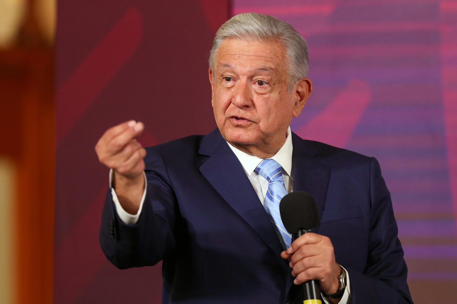 El presidente de México, Andrés Manuel López Obrador, habla hoy durante su conferencia de prensa matutina en el Palacio Nacional de Ciudad de México (México). EFE/Isaac Esquivel