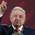 El presidente de México, Andrés Manuel López Obrador, habla durante su rueda de prensa matutina en el Palacio Nacional, en la Ciudad de México (México). EFE/ Sáshenka Gutiérrez