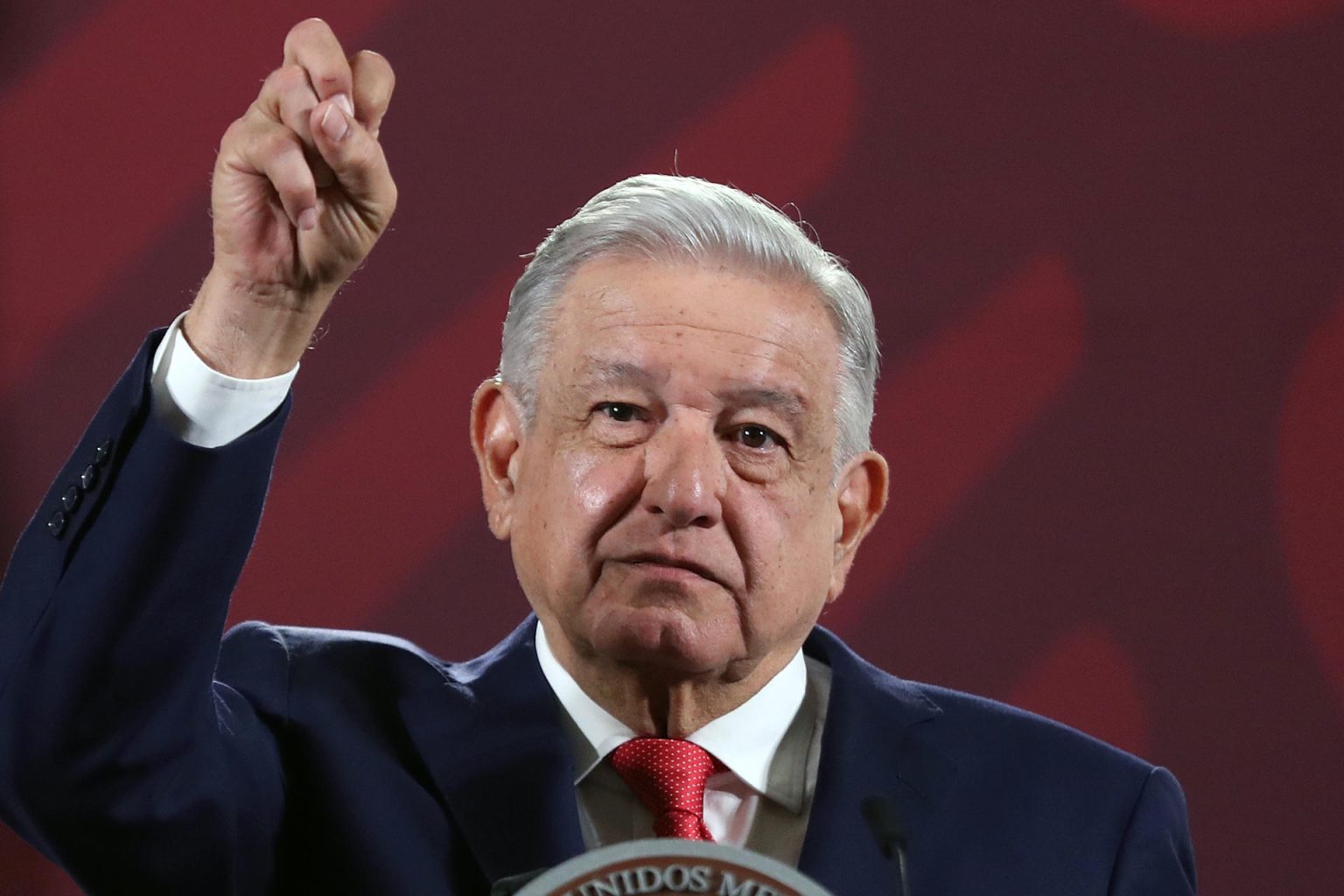 El presidente de México, Andrés Manuel López Obrador, habla durante su rueda de prensa matutina en el Palacio Nacional, en la Ciudad de México (México). EFE/ Sáshenka Gutiérrez