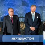 Fotografía cedida por la ONU donde aparecen el presidente de la República de Tayikistán, Emomali Rahmon (i), y el rey Guillermo Alejandro de los Países Bajos (d), durante la inauguración de la Conferencia del Agua, hoy, en la sede del organismo internacional en Nueva York (Estados Unidos). EFE/ Mark Garten / ONU/ / SOLO USO EDITORIAL/ SOLO DISPONIBLE PARA ILUSTRAR LA NOTICIA QUE ACOMPAÑA (CRÉDITO OBLIGATORIO)