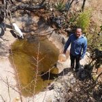 El ambientalista Carlos Alberto Morales posa junto a un oasis el 21 de marzo de 2023, en el estado de Oaxaca (México). EFE/Jesús Méndez