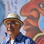 Fotografía cedida por Blue Flower Arts donde aparece Juan Felipe Herrera, el primer latino en ser nombrado Poeta Laureado de Estados Unidos, quien fue seleccionado para recibir la Medalla Frost 2023 por su trayectoria. EFE/Blue Flower Arts /SOLO USO EDITORIAL /NO VENTAS /SOLO DISPONIBLE PARA ILUSTRAR LA NOTICIA QUE ACOMPAÑA /CRÉDITO OBLIGATORIO