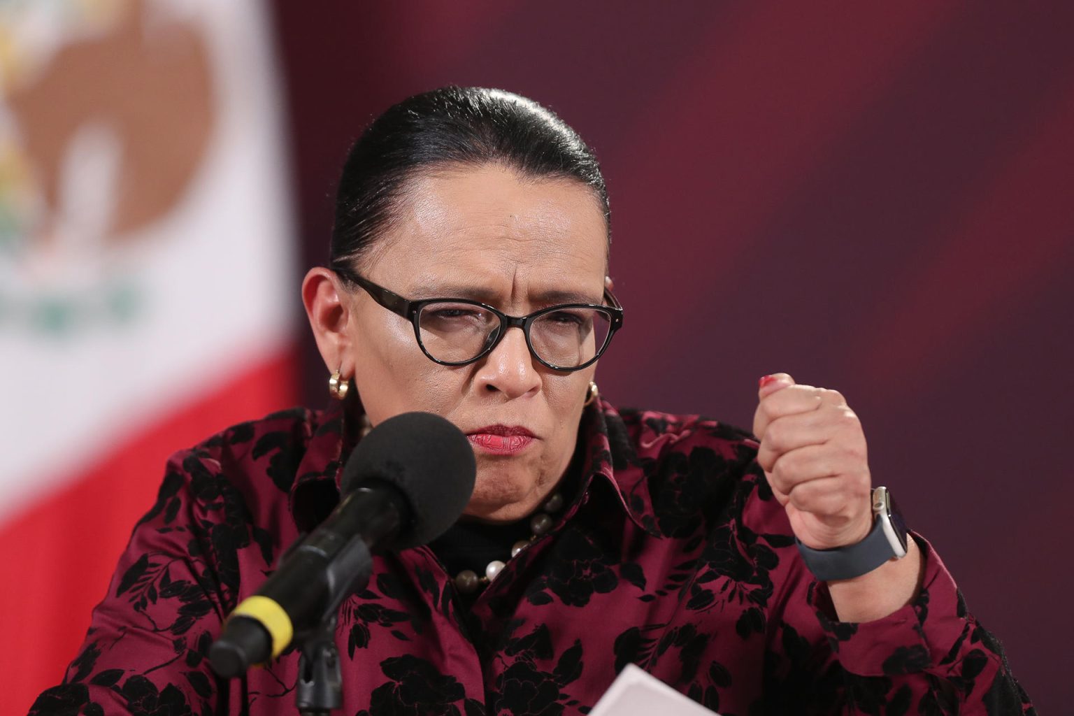 La Secretaria de Seguridad y Protección Ciudadana (SSPC), Rosa Icela Rodríguez, habla durante una rueda de prensa hoy, en el Palacio Nacional de Ciudad de México (México). EFE/Isaac Esquivel