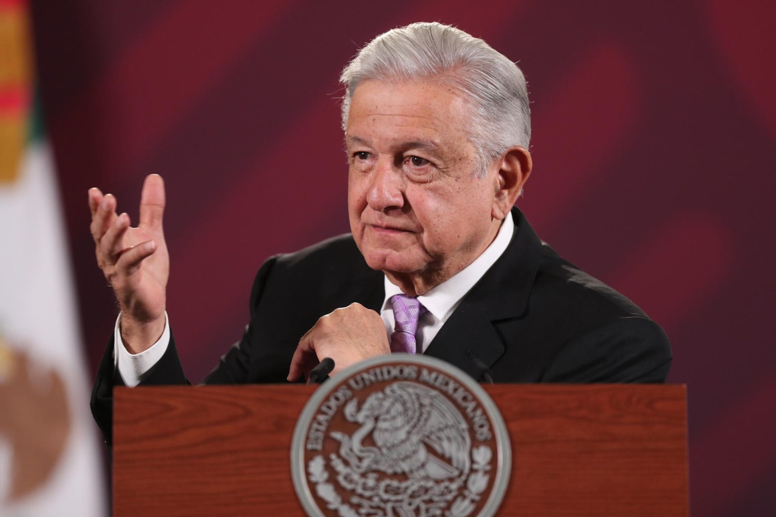 El presidente de México, Andrés Manuel López Obrador, habla durante su conferencia matutina en el Palacio Nacional, en Ciudad de México (México). Imagen de archivo. EFE/ Isaac Esquivel