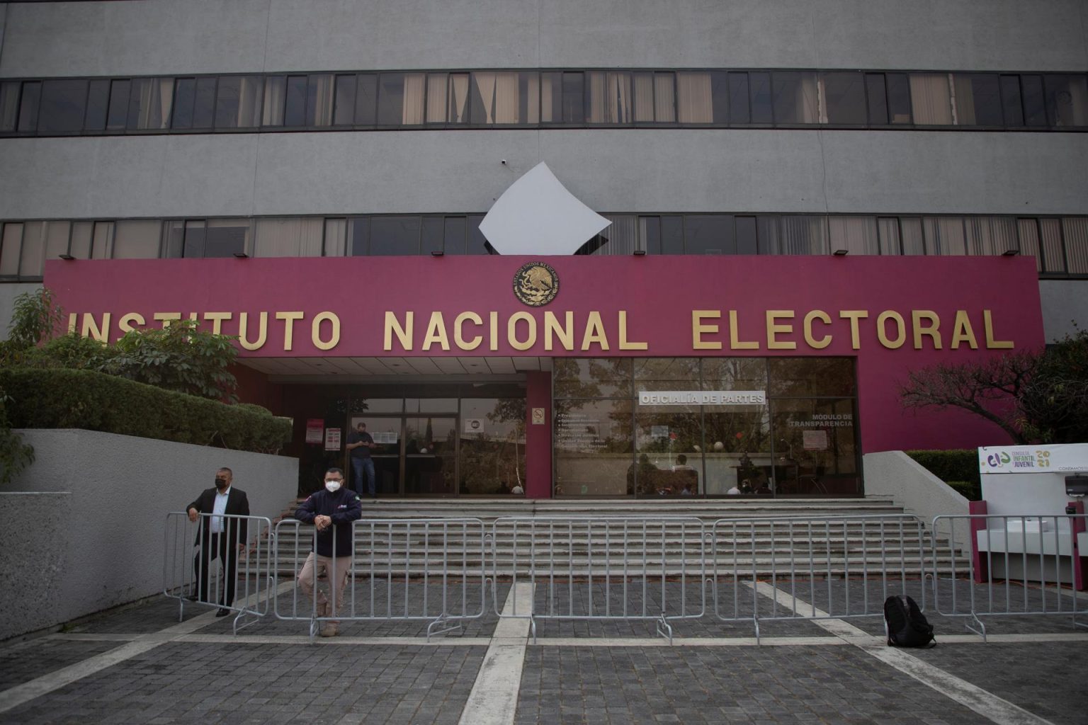 Fotografía de archivo que muestra la sede del edificio del Instituto Nacional Electoral (INE) en la Ciudad de México. EFE/Madla Hartz