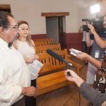 Fotografía de archivo donde aparece el congresista demócrata por Arizona Raúl Grijalva (izda). EFE/Gary Williams