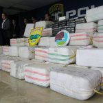 Autoridades de la Policía de Puerto Rico presentan un cargamento de droga incautado durante una rueda de prensa celebrada en el Cuartel General de la Policía de Puerto Rico en San Juan. Imagen de archivo. EFE/Jorge Muñiz