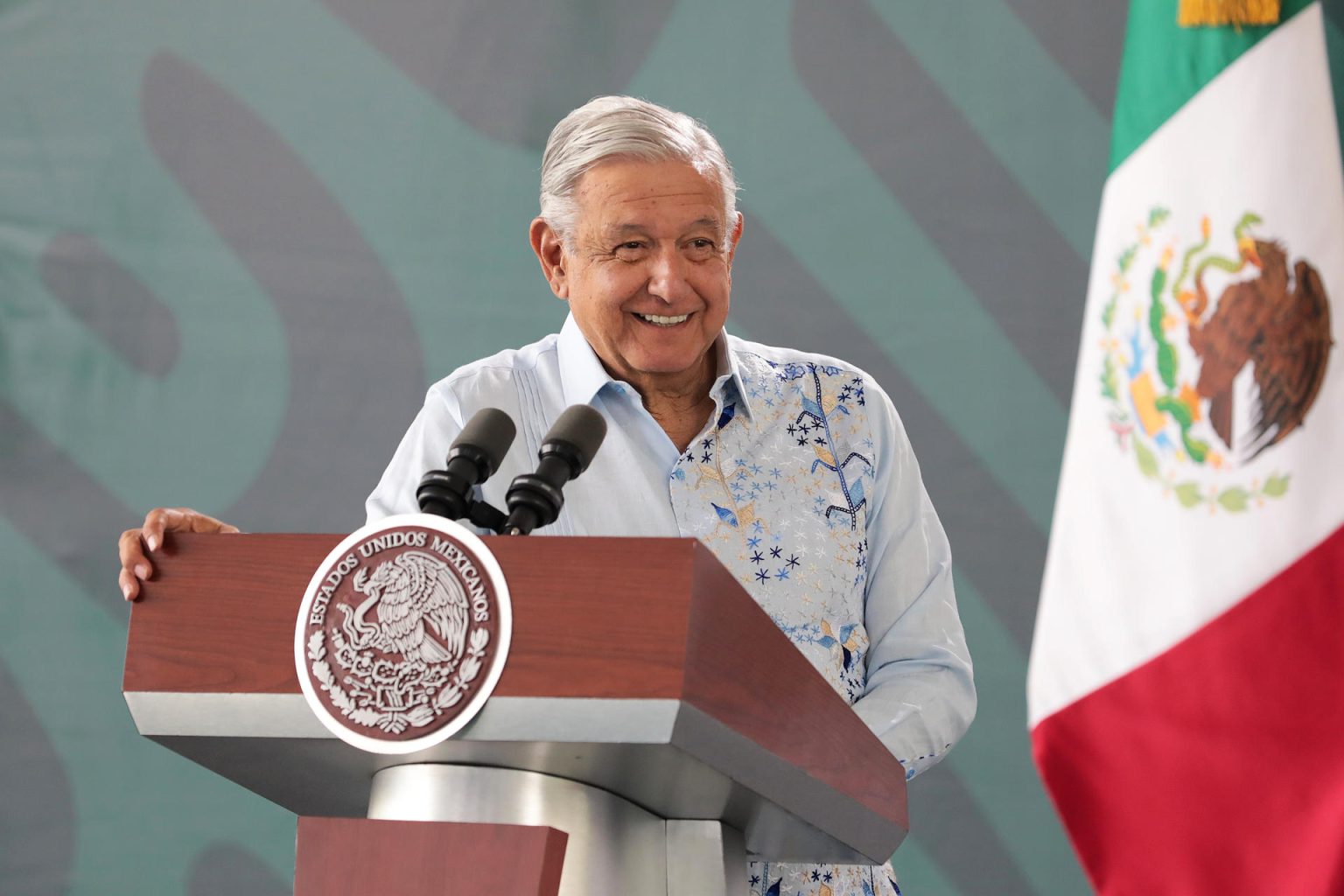 Fotografía cedida por la presidencia de México, del mandatario mexicano Andrés Manuel López Obrador habla hoy, durante una rueda de prensa en Tuxtla Gutiérrez, en el estado de Chiapas (México). EFE/Presidencia de México/SOLO USO EDITORIAL/SOLO DISPONIBLE PARA ILUSTRAR LANOTICIA QUE ACOMPAÑA(CRÉDITO OBLIGATORIO)