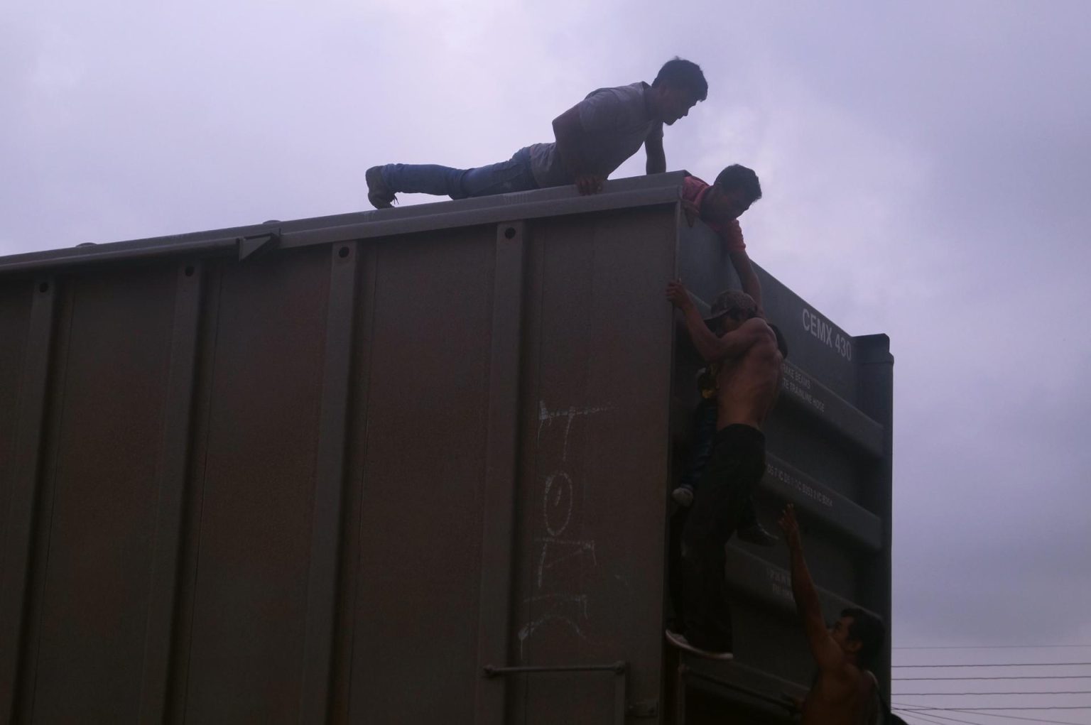 Los dos hombres hacían parte de un grupo de inmigrantes que fueron hallados en el vagón de un tren donde viajaban encerrados el pasado viernes. Imagen de archivo. EFE/Carlos López