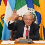 Fotografía cedida hoy, por la presidencia de México, del mandatario mexicano, Andrés Manuel López Obrador (i), durante una reunión virtual de la Alianza de Países de América Latina y el Caribe en Palacio Nacional de la Ciudad de México (México). EFE/Presidencia de México/SOLO USO EDITORIAL/SOLO DISPONIBLE PARA ILUSTRAR LA NOTICIA QUE ACOMPAÑA(CRÉDITO OBLIGATORIO)