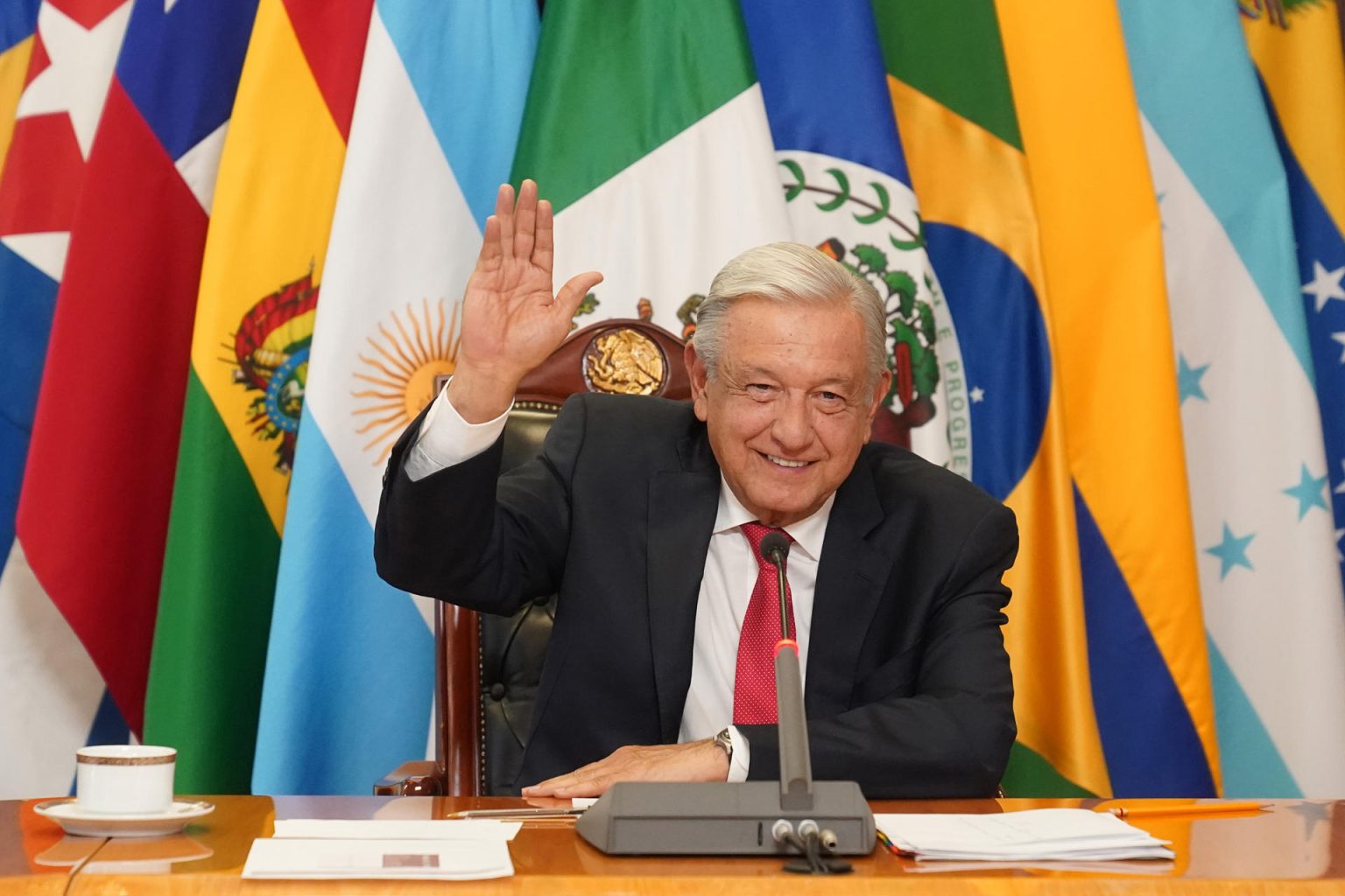 Fotografía cedida hoy, por la presidencia de México, del mandatario mexicano, Andrés Manuel López Obrador (i), durante una reunión virtual de la Alianza de Países de América Latina y el Caribe en Palacio Nacional de la Ciudad de México (México). EFE/Presidencia de México/SOLO USO EDITORIAL/SOLO DISPONIBLE PARA ILUSTRAR LA NOTICIA QUE ACOMPAÑA(CRÉDITO OBLIGATORIO)