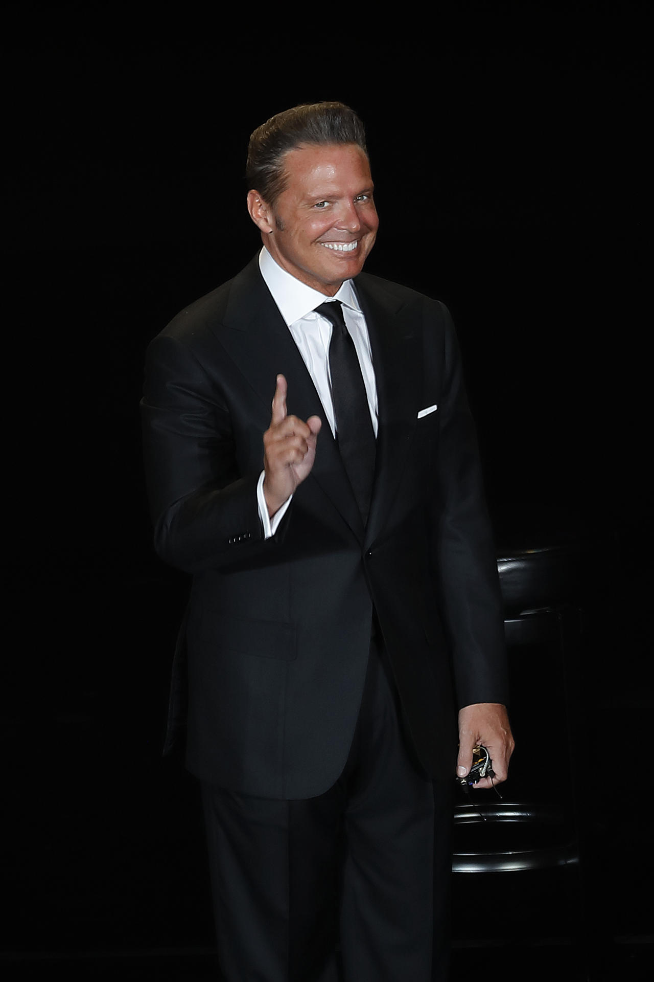 Fotografía de archivo fechada el 21 de febrero de 2018, del cantante mexicano Luis Miguel durante un concierto en Ciudad de México (México). EFE/José Méndez