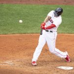 Fotografía de archivo en la que se registró al dominicano Rafael Devers, tercera base de los Medias Rojas de Boston, quien conectó un jonrón con las bases llenas en el triunfo a domicilio de su equipo 5-14 sobre los Tigres de Detroit en la MLB. EFE/CJ Gunther