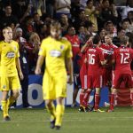 El Chigao Fire se impuso 3-0, con gol del polaco Kacper Przybylko (m.26) y un doblete del zaguero Kendall Burks (m.37 y m.70). En la imagen un registro de archivo de otra de las celebraciones del Chicago Fire. EFE/Kamil Krzaczynski