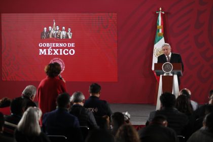 Fotografía de archivo del presidente de México, Andrés Manuel López Obrador, durante su rueda de prensa matutina en el Palacio Nacional de Ciudad de México (México). EFE/ José Méndez
