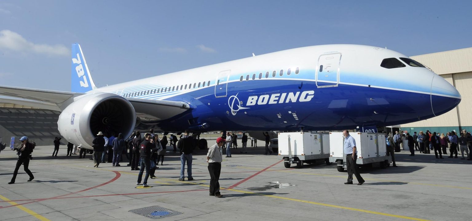 Vista de un Boeing 787 Dreamliner en Long Beach, California (EE.UU.), en una fotografía de archivo. EFE/Michael Nelson