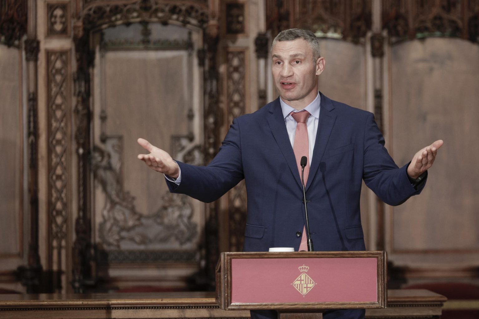 Fotografía de archivo fechada el 24 de septiembre de 2022 que muestra a Vitali Klitschko, alcalde de Kiev (Ucrania), durante un acto en Barcelona (España). Klitschko afirmó este jueves desde Estados Unidos que el apoyo recibido por el Gobierno de Joe Biden ha sido "vital" para resistir a la invasión rusa y le pidió que esta ayuda no decaiga. EFE/ Quique García /ARCHIVO