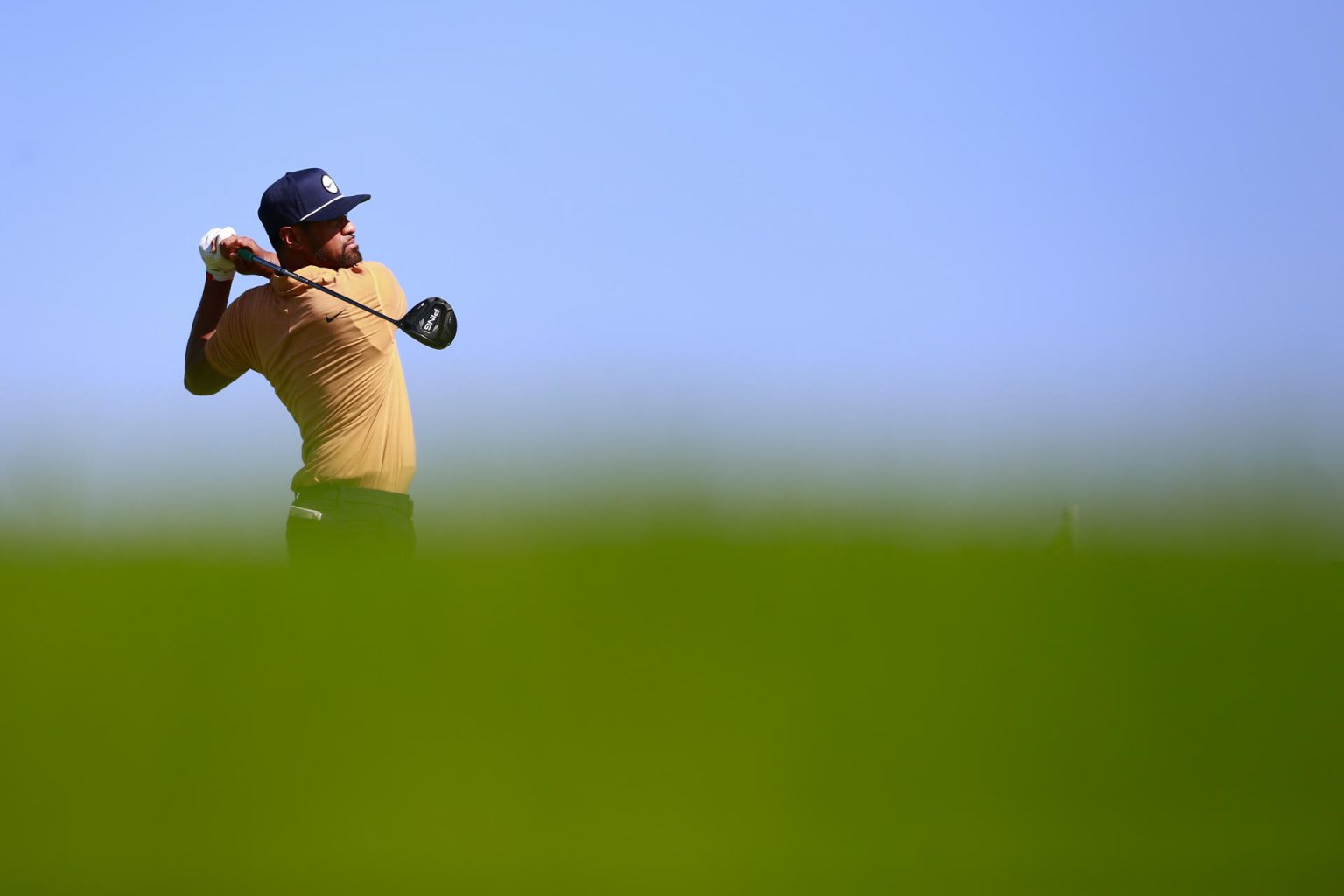 El golfista estadounidense Tony Finau compite hoy durante el primer día de actividades del Mexico Open at Vidanta, en el campo de golf Greg Norman en Puerto Vallarta, estado de Jalisco (México). EFE/ Francisco Guasco