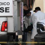 Fotografía de archivo donde se observa a varios peritos forenses. EFE/ Luis Torres.