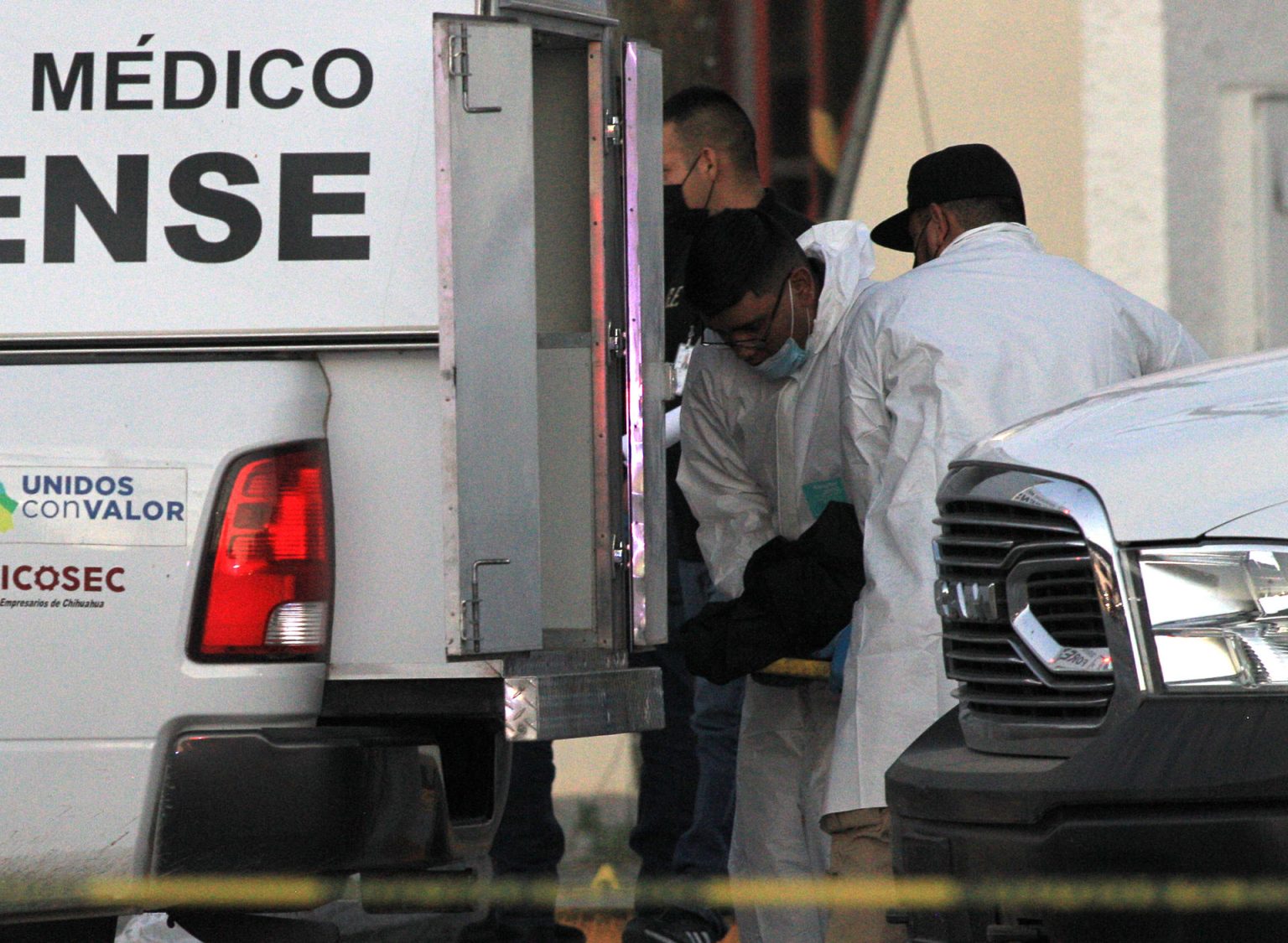 Fotografía de archivo donde se observa a varios peritos forenses. EFE/ Luis Torres.