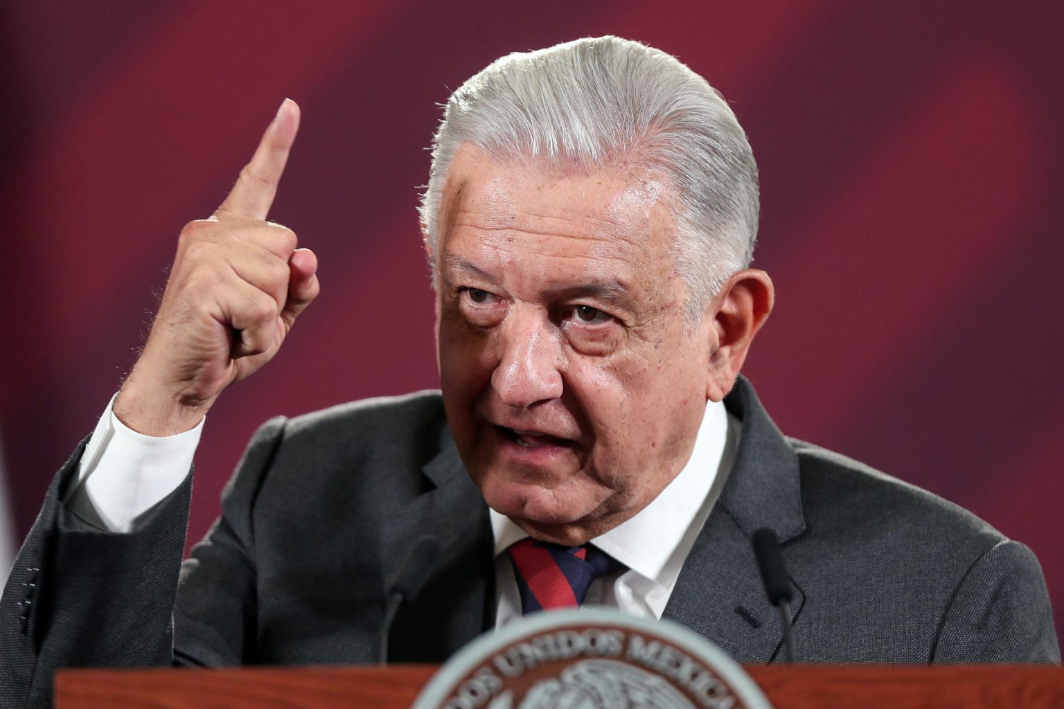 El presidente de México, Andrés Manuel López Obrador, habla durante una rueda de prensa en el Palacio Nacional, en Ciudad de México (México). EFE/Isaac Esquivel