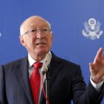 Fotografía de archivo fechada el 13 de junio de 2022 del embajador de Estados Unidos en México, Ken Salazar, durante una rueda de prensa en la Ciudad de México (México). EFE/José Méndez