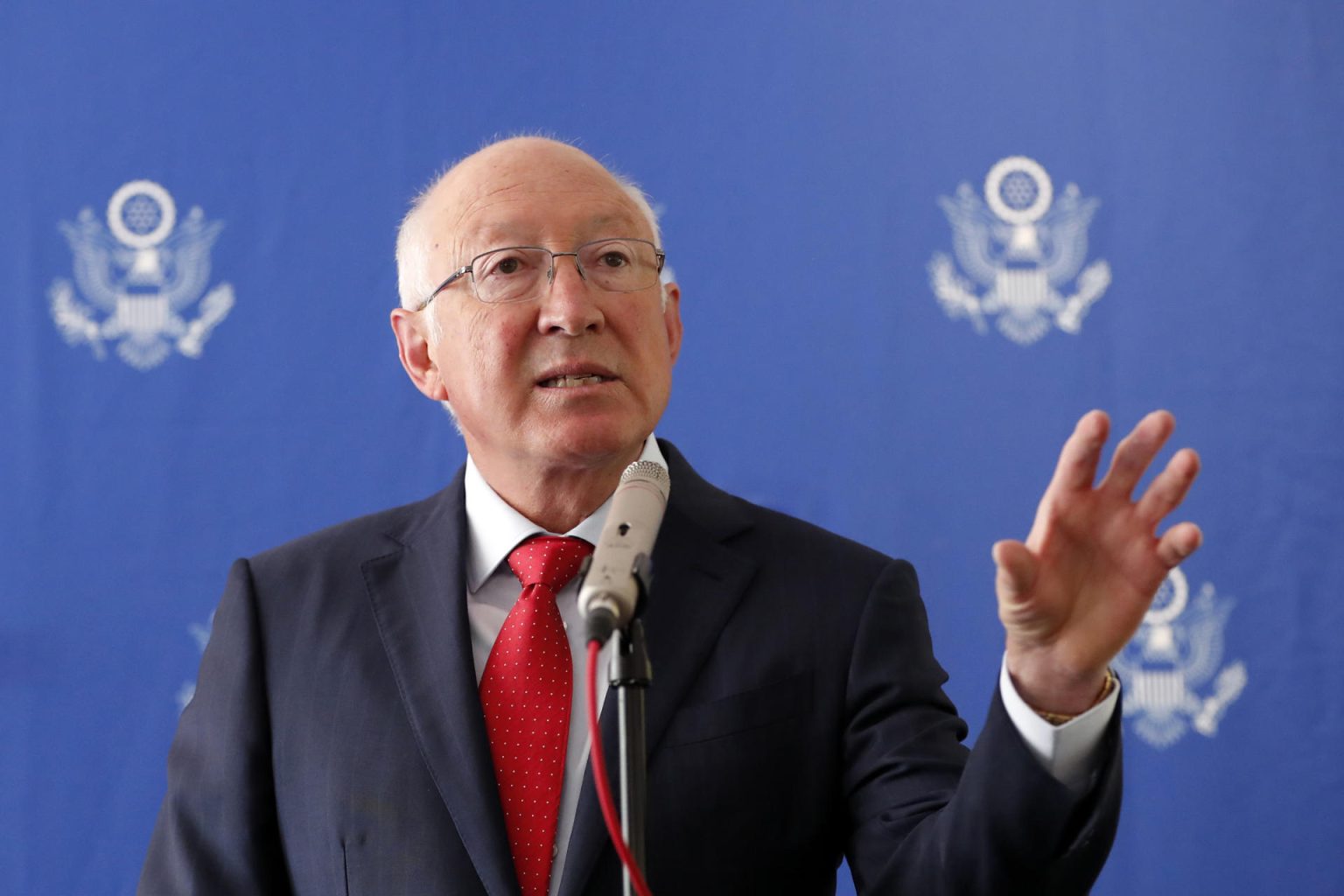 Fotografía de archivo fechada el 13 de junio de 2022 del embajador de Estados Unidos en México, Ken Salazar, durante una rueda de prensa en la Ciudad de México (México). EFE/José Méndez