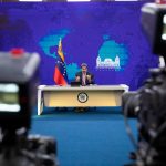 El presidente de Venezuela, Nicolás Maduro, habla durante una rueda de prensa desde el Palacio Miraflores, en Caracas (Venezuela). EFE/ Rayner Peña