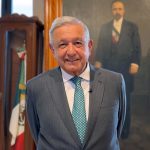 Fotografía cedida hoy, cortesía de la presidencia de México, del mandatario mexicano, Andrés Manuel López Obrador durante un mensaje en el Palacio Nacional de la Ciudad de México (México). EFE/Presidencia de México/SOLO USO EDITORIAL/SOLO DISPONIBLE PARA ILUSTRAR LA NOTICIA QUE ACOMPAÑA (CRÉDITO OBLIGATORIO)