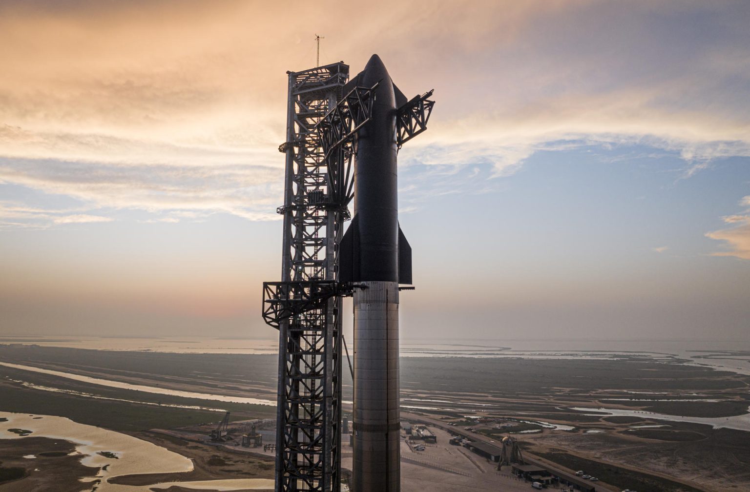 Fotografía cedida ayer por SpaceX donde se muestra un detalle de su cohete Starship en la base de la empresa en Boca Chica, Texas (EE.UU.). EFE/SpaceX