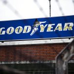 Fotografía de archivo en la que se observa un logotipo de la multinacional estadounidense Goodyear. EFE/Etienne Laurent