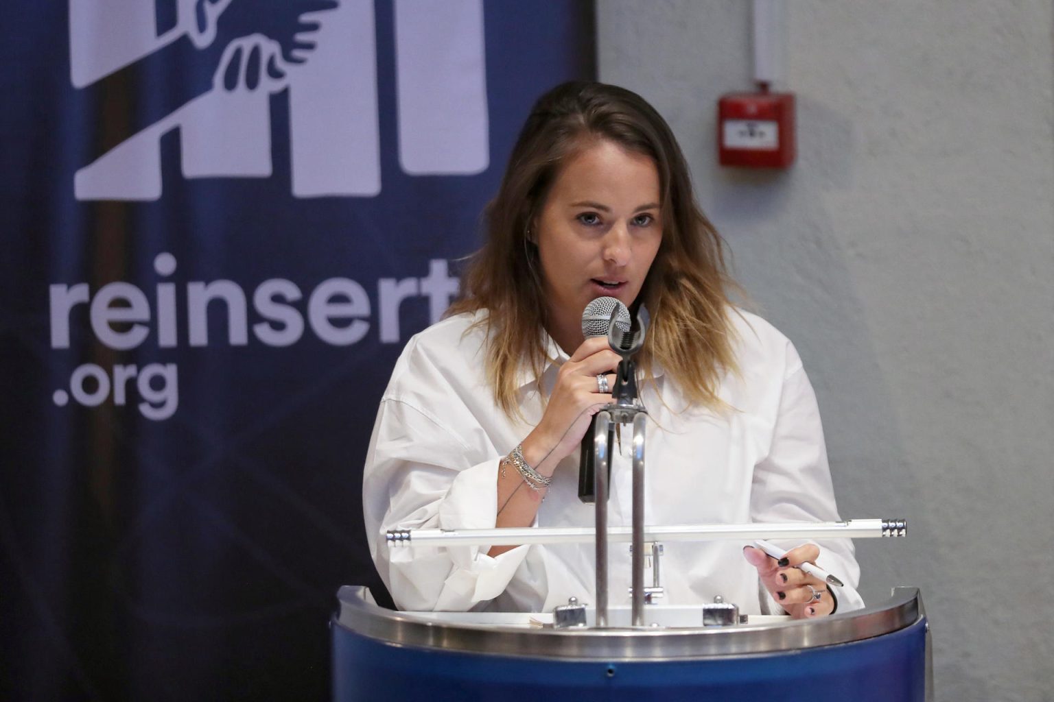 La cofundadora y vocera de Reinserta, Saskia Niño de Rivera, habla durante una rueda de prensa hoy, en Ciudad de México (México). EFE/Sáshenka Gutiérrez