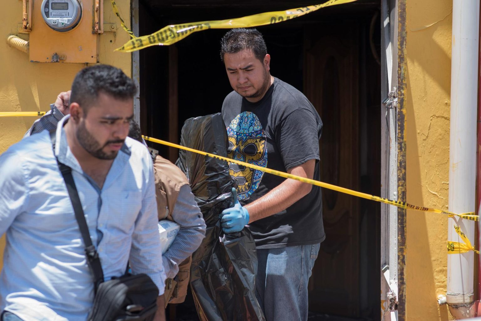 Los reportes policiales detallaron que hombres armados irrumpieron en el interior del negocio y dispararon de manera directa contra las seis víctimas para después huir del lugar sin que los detuvieran. Fotografía de archivo. EFE/ Ángel Hernández