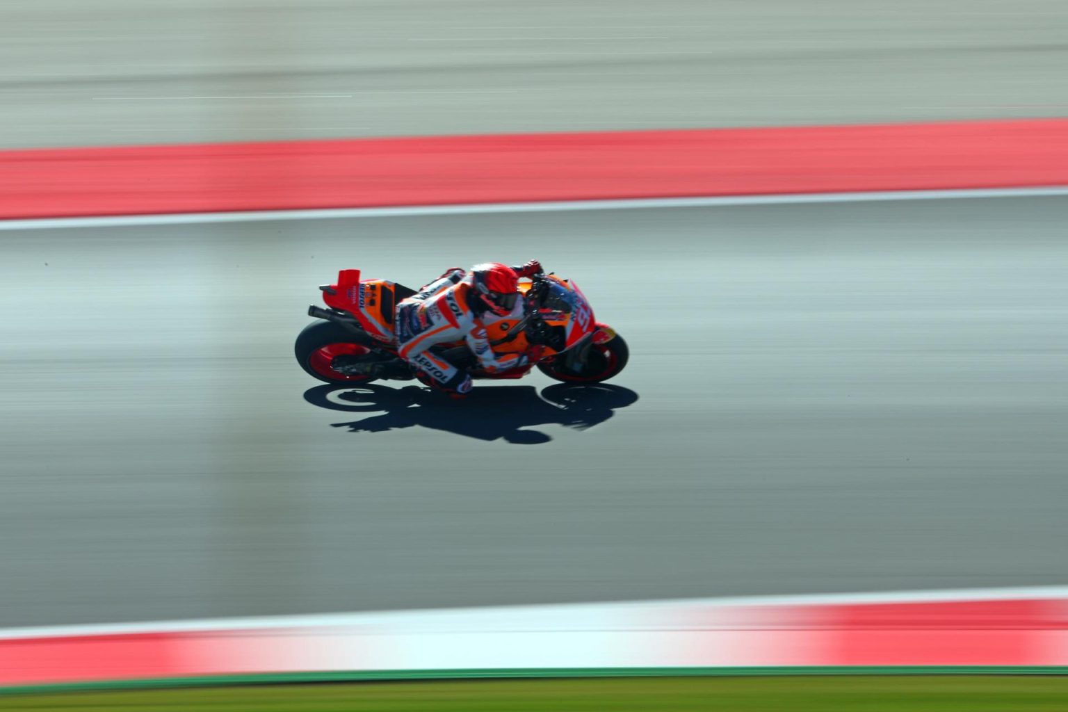 Fotografía de archivo del piloto español Marc Márquez. EFE/EPA/NUNO VEIGA