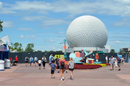 Fotografía de la entrada al parque temático EPCOT en Lake Buena Vista, Florida (Estados Unidos). EFE/ Álvaro Blanco