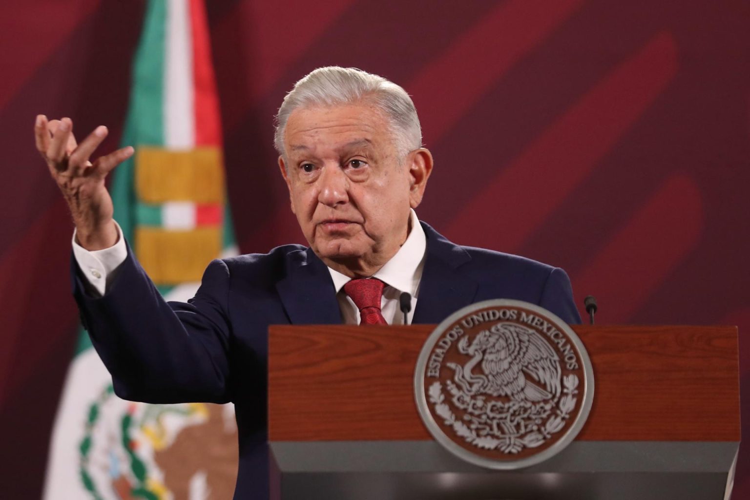 El presidente de México, Andrés Manuel López Obrador, habla hoy durante su conferencia matutina en Palacio Nacional, en Ciudad de México (México). EFE/Sáshenka Gutiérrez