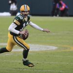 Fotografía de archivo en la que se registró al mariscal de campo Aaron Rodgers, al actuar para los Packers de Green Bay y quien sería nuevo refuerzo de los Jets de Nueva York en la  NFL. EFE/Tannen Maury