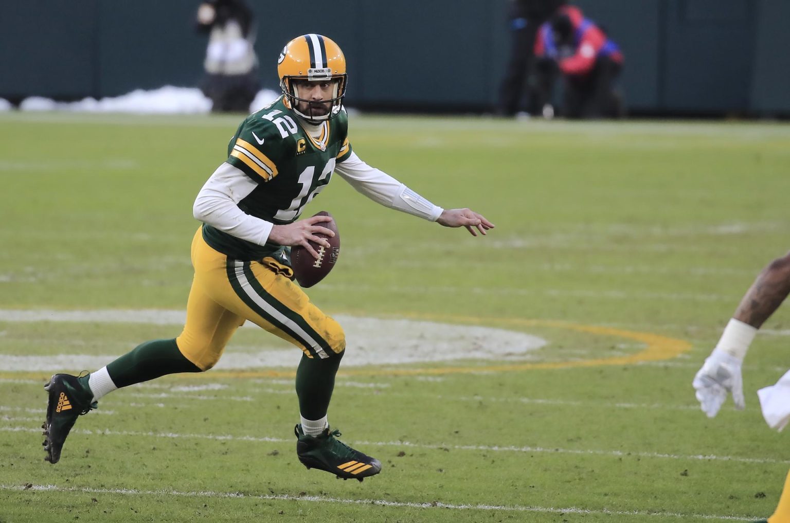 Fotografía de archivo en la que se registró al mariscal de campo Aaron Rodgers, al actuar para los Packers de Green Bay y quien sería nuevo refuerzo de los Jets de Nueva York en la  NFL. EFE/Tannen Maury