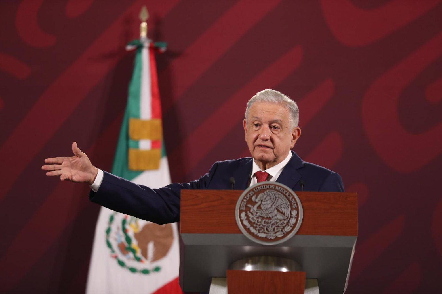 El presidente de México, Andrés Manuel López Obrador, habla hoy durante su conferencia matutina en Palacio Nacional, en Ciudad de México (México). EFE/Sáshenka Gutiérrez