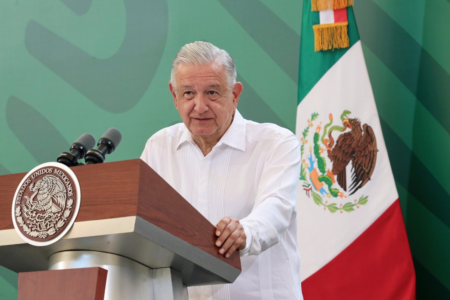 Fotografía cedida hoy por la presidencia de México, del mandatario mexicano, Andrés Manuel López Obrador, durante una rueda de prensa en el estado de Veracruz (México). EFE/Presidencia de México/SOLO USO EDITORIAL/SOLO DISPONIBLE PARA ILUSTRAR LA NOTICIA QUE ACOMPAÑA(CRÉDITO OBLIGATORIO)