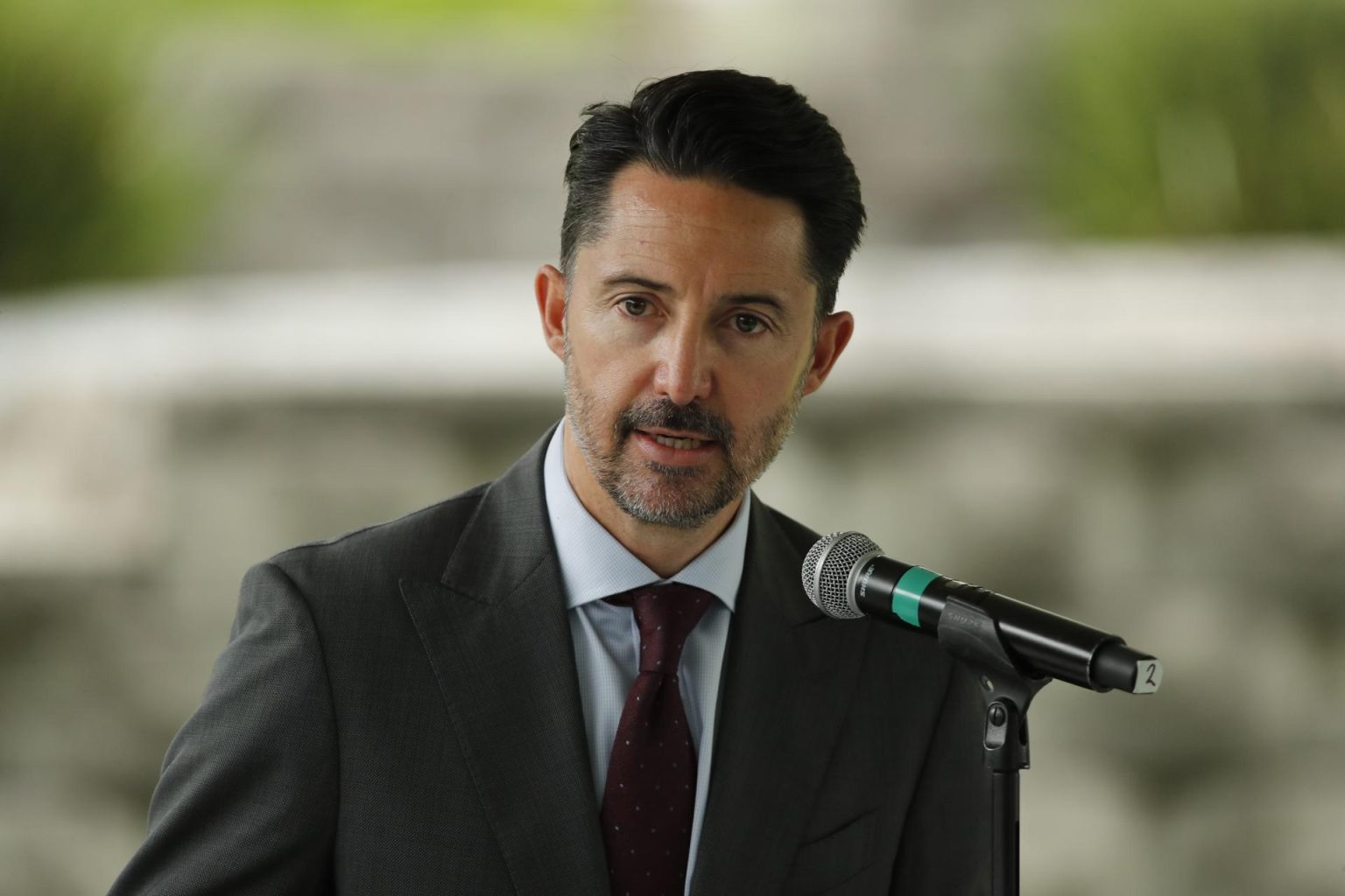 El presidente de la Federación Mexicana de Fútbol (FMF), Yon de Luisa, participa durante una rueda de prensa en Ciudad de México. Fotografía de archivo. EFE/ José Méndez