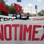 Fotografía de archivo fechada el 1 de septiembre de 2020 de trabajadores de la agencia de noticias del estado mexicano Notimex, durante una manifestación en Ciudad de México (México). EFE/ Sáshenka Gutiérrez