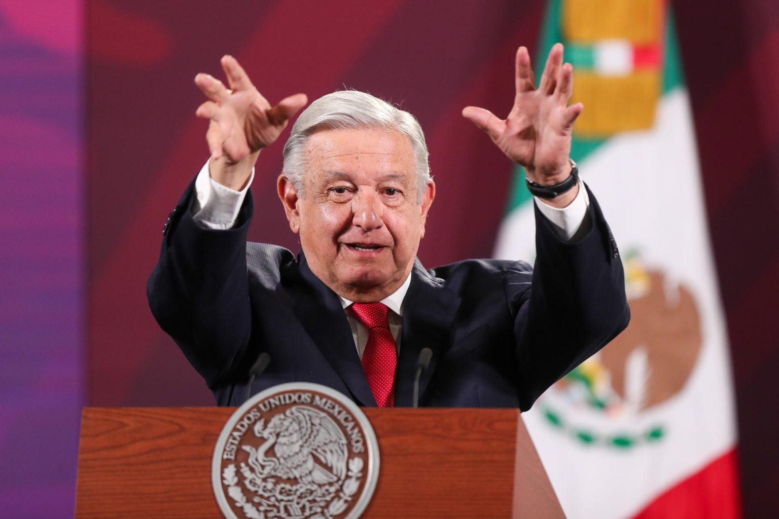 El presidente mexicano, Andrés Manuel López Obrador, habla durante una rueda de prensa matutina hoy, en el Palacio Nacional de Ciudad de México (México). EFE/ Isaac Esquivel