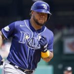 El colombiano Harold Ramírez, jardinero de los Rays de Tampa Bay, fue registrado este miércoles, 5 de abril, tras anotarle un jonrón solitario a los Nacionales de Washington, durante un partido de la MLB, en el estadio Nationals Park, en Washington DC (EE.UU.). EFE/Shawn Thew