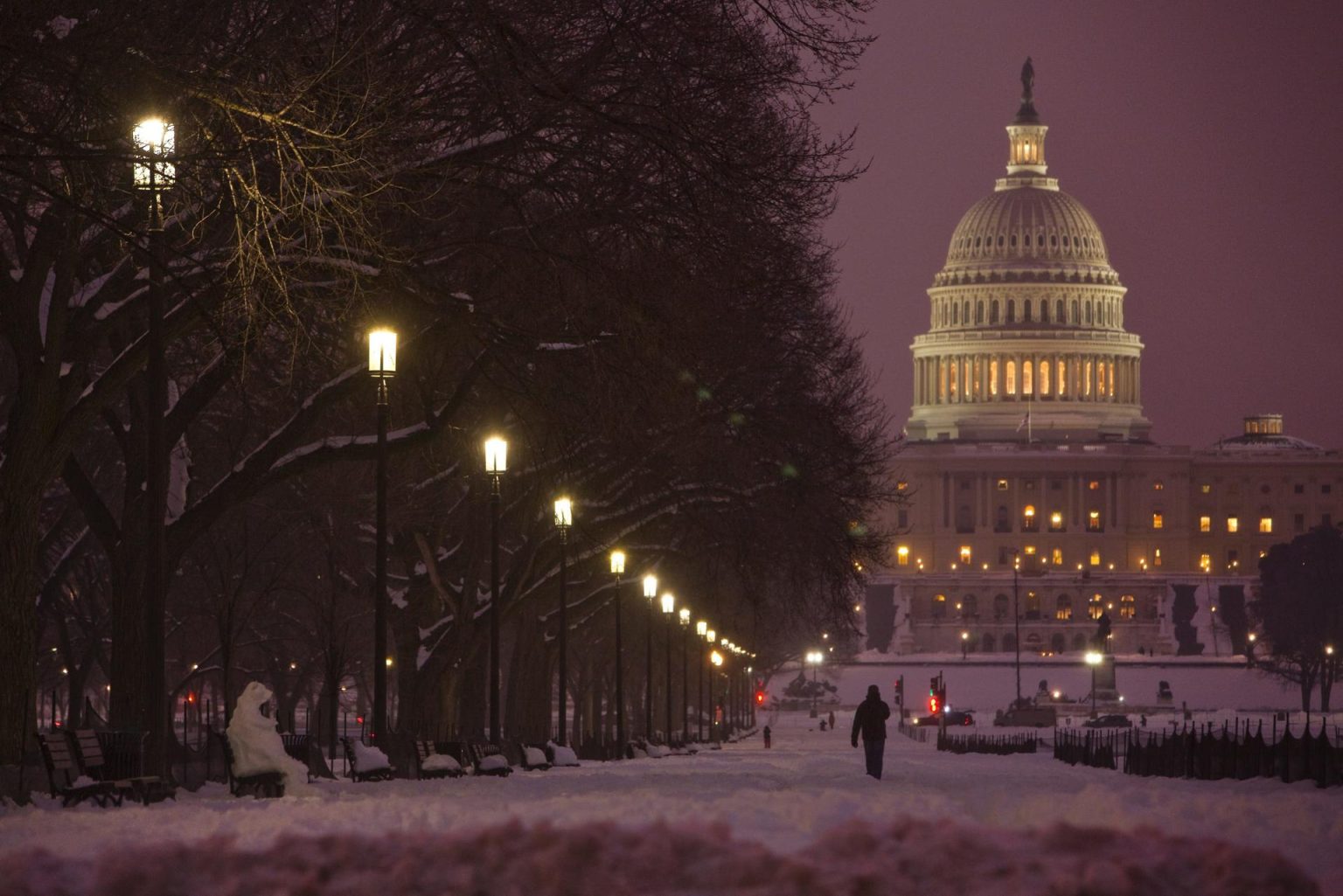 Vista del Capitolio Nacional de Estados Unidos en una imagen de archivo. EFE/JIM LO SCALZO