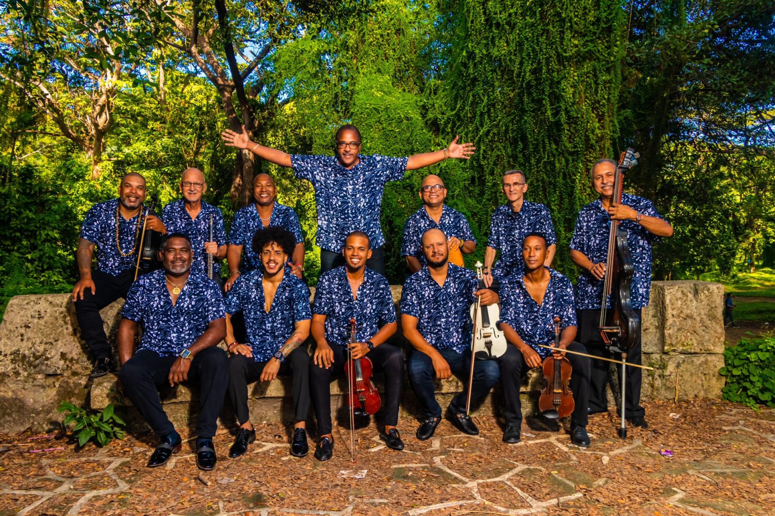 Fotografía cedida por el Lehman Center for the Performing Arts donde aparecen los integrantes de la mítica Orquesta Aragón de Cuba, quien tras siete años alejada de estos escenarios, regresa a Nueva York con su gira "Icono Tour" para deleitar a sus seguidores con la charanga y otros ritmos con los que ha conquistado al público por más de ocho décadas. EFE/Lehman Center /SOLO USO EDITORIAL /NO VENTAS /SOLO DISPONIBLE PARA ILUSTRAR LA NOTICIA QUE ACOMPAÑA /CRÉDITO OBLIGATORIO