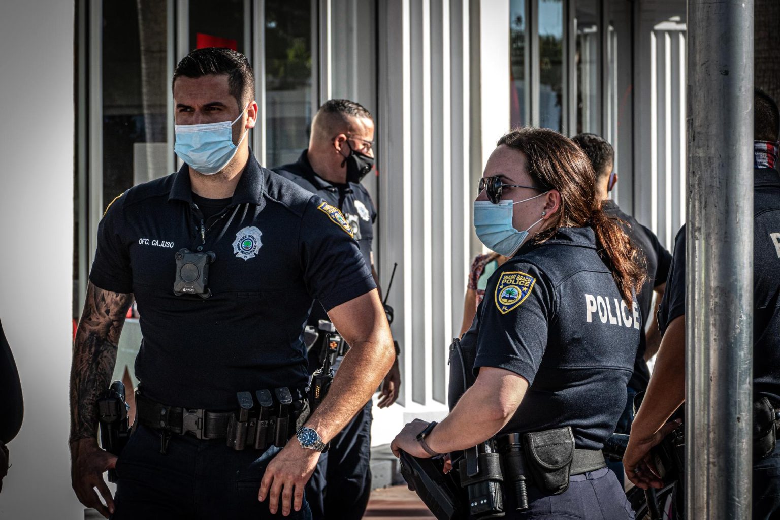 Fotografía de archivo en donde se observan a varios agentes de policía en Miami Beach, Florida. EFE/Giorgio Viera