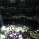 Turistas se bañan en un cenote, el 25 de marzo de 2023, en el balneario de Valladolid, estado de Yucatán (México). EFE/ Lourdes Cruz